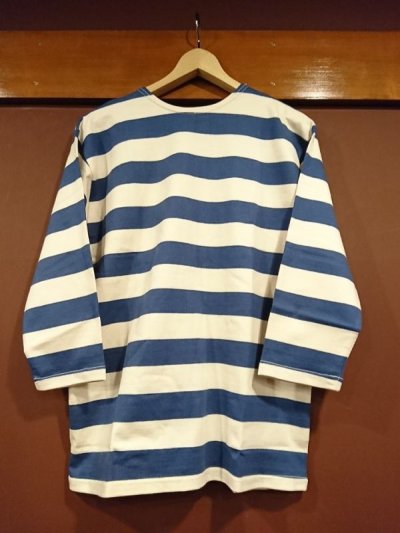 ベージュ×ブルー