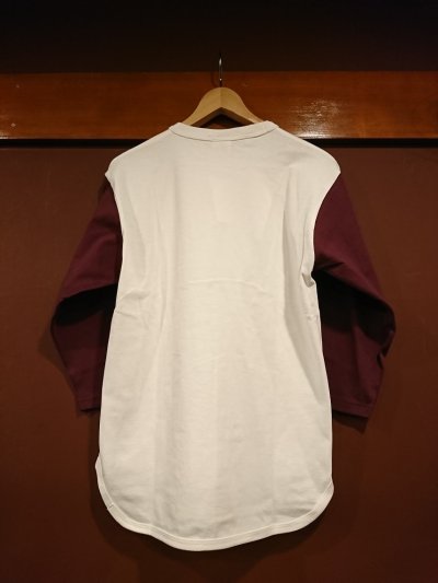 ホワイト×バーガンディー