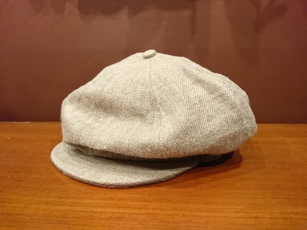 ベージュ